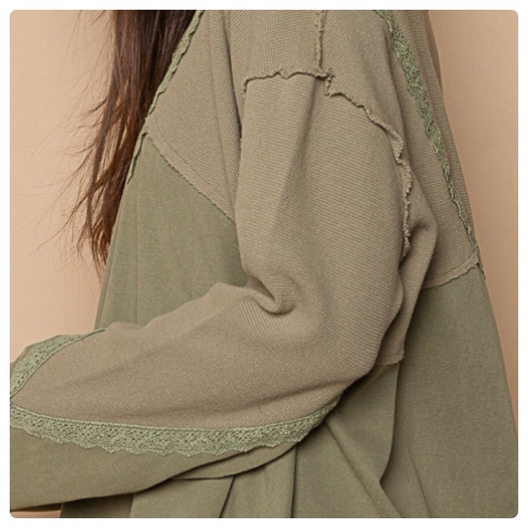 $35 start 281 ๐คPOL V neck lace trim olive top - Picture 8 of 11